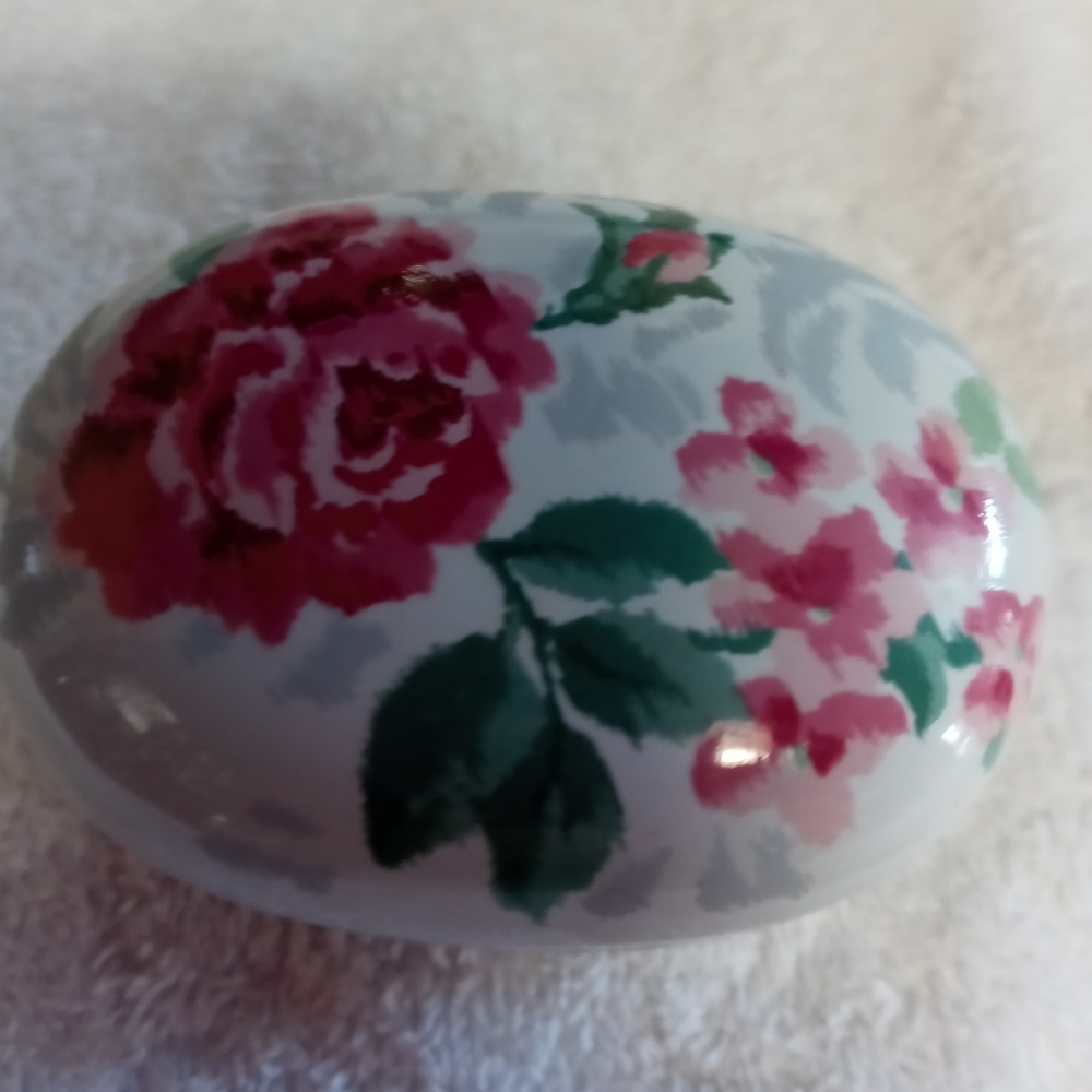 Small Otagari trinket box.